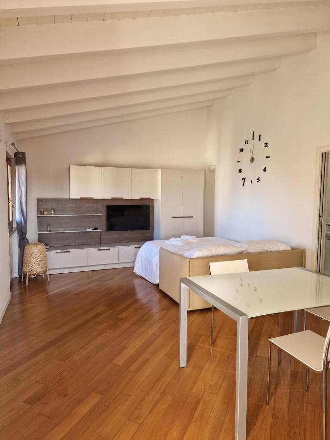 Ferienwohnung Vittoria Al Lago Desenzano del Garda Exterior foto